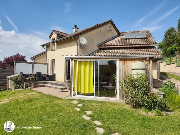 Maison chaleureuse avec jardin paysagé ? Saint-Igny-de-Roche