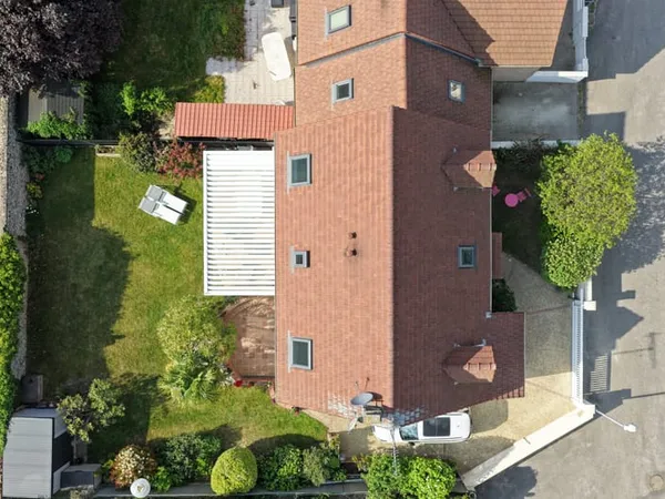 MAISON 5 PIECES - 3 CHAMBRES - BEAU JARDIN PAYSAGE - GARAGE