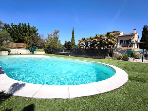 Orgon - Appartement T5 149 m² Carrez avec terrasse, piscine et jardin indépendant