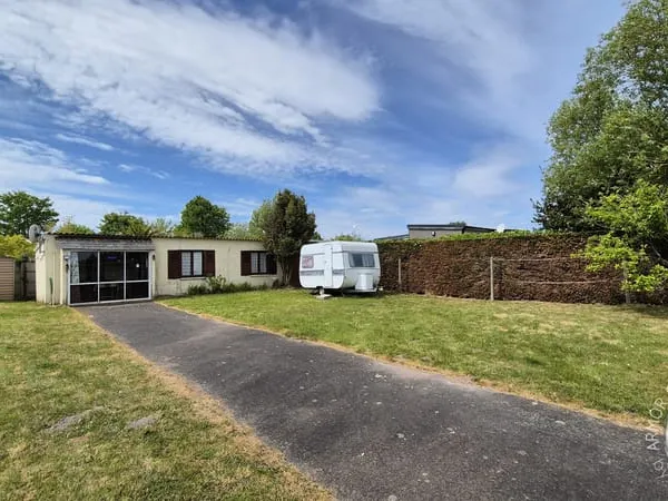 Petite maison sur terrain de loisir