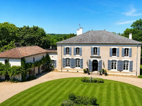 Domaine avec Maison de Maître, Dépendances et 4ha Volumes re