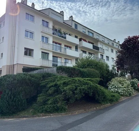 DEUX PIECES BURES SUR YVETTE