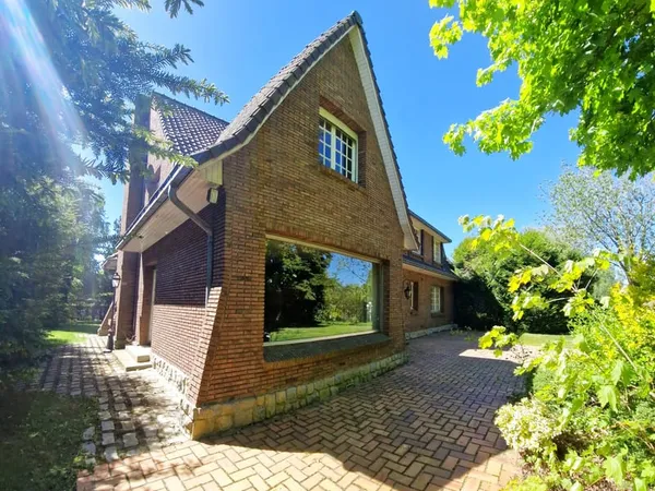 Semi plain-pied individuel de 223 m2, 5 chambres, garage et
