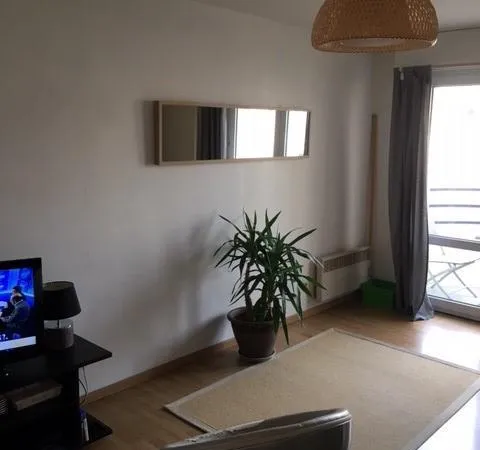 Appartement T1B NANTES Bon Port - 37.92 m2 531 Euros