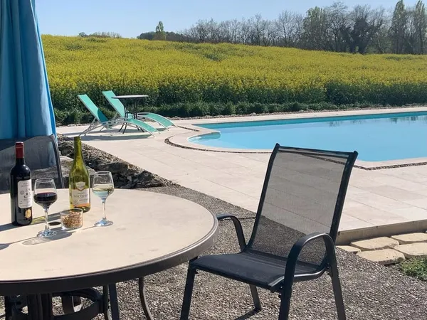 Vue magnifique depuis cette ancienne ferme en pierre du XIXe si?