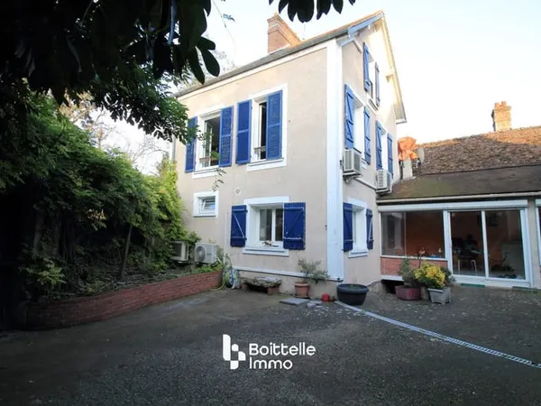 Maison de caractère - 122 m² - 3 chambres - Terrain : 275 m²