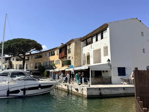 STUDIO AVEC VUE MER A PORT GRIMAUD
