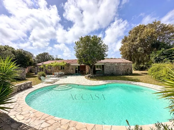 Propriété à Bonifacio : villa T4 avec piscine et dépendance