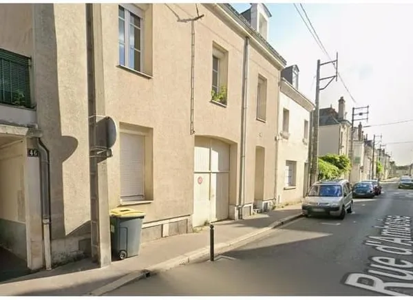 Stationnement Location Tours   50€