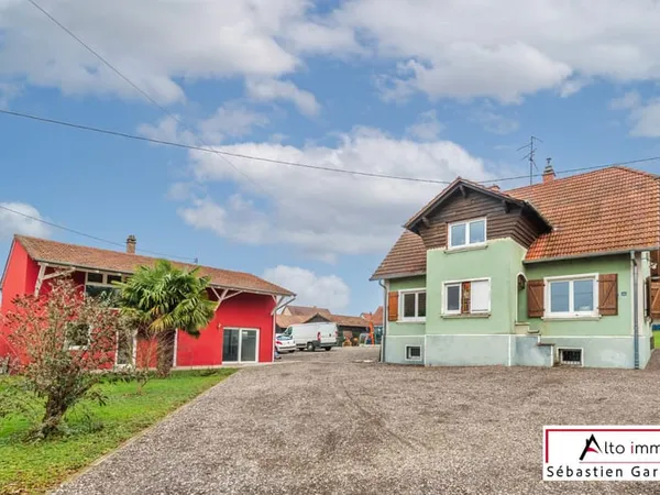 Maisons 7 pièces édifiée sur 2101 m2 de terrain au calme