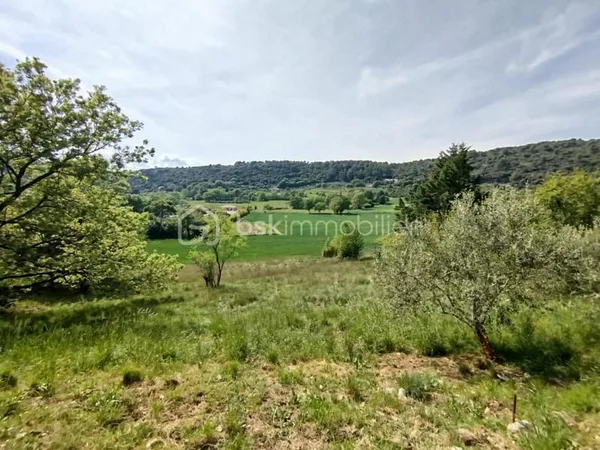 Coin de nature avec mobil-home aménagé sur terrain de 3 597 m², calme absolu