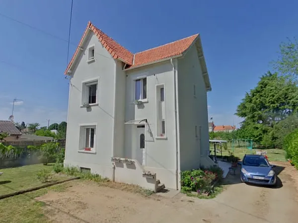Maison familiale proche commerce