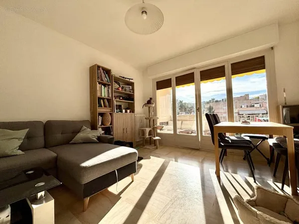 Appartement avec spacieuse terrasse à Roquebrune-Cap-Martin