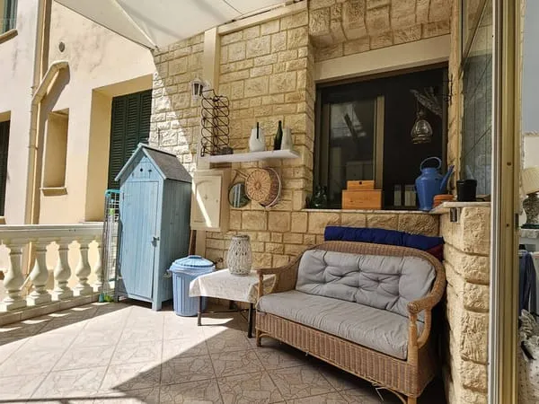Menton centre - 3/4 pieces 85 m2 habitable - verranda + terrasse et jardin