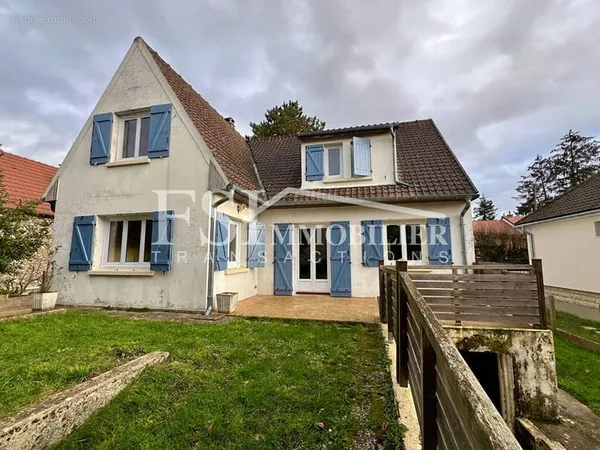 Maison Saint Leu La Foret 6 pièces 141.91 m2 habitable - 150 m² au sol - proche gare