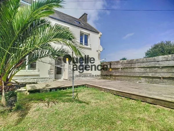 Maison familiale lumineuse avec grand terrain, proche Plouescat