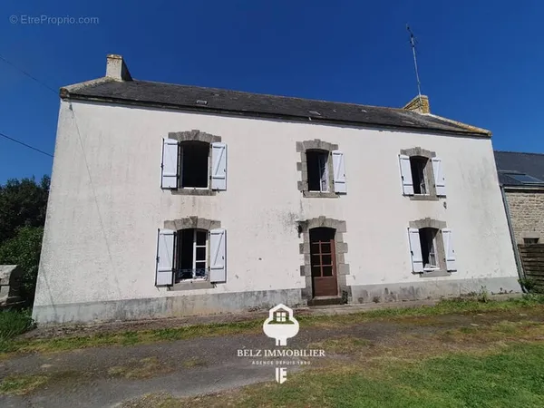 Maison Locoal Mendon 5 pièce(s) Au calme d'un hameau Maison ancienne à rénover avec 1660m² de terrai