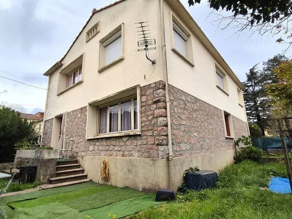 LAMALOU LES BAINS à vendre center ville Immeuble de 2 appartements T2 et T4