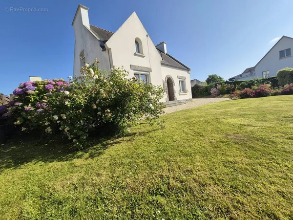 SOUS COMPROMIS - Charmante maison - 5 Chambres - Grand Jardin