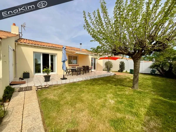 Maison Bourg Talmont saint Hilaire 100 m2.
