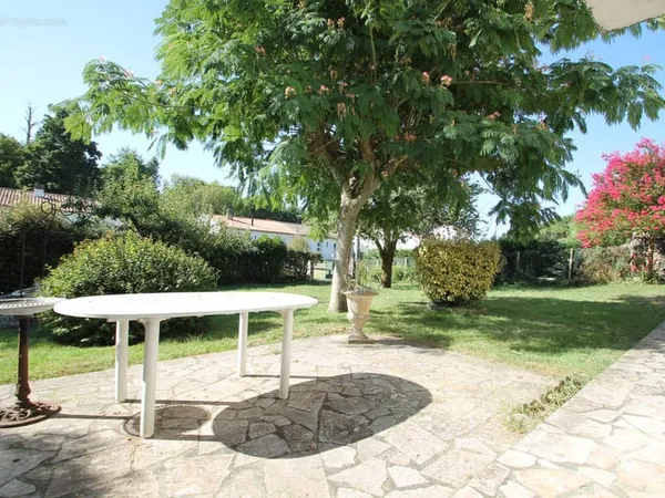 Maison en pierre 6 pieces entre cognac et saintes