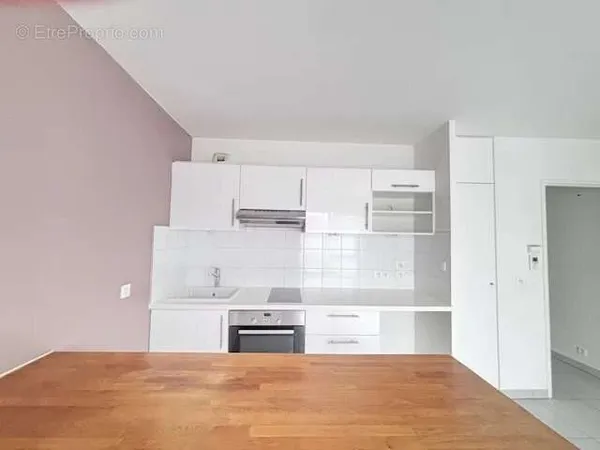 Saint-Ouen - Studio refait à neuf en étage et sans vis à vis!