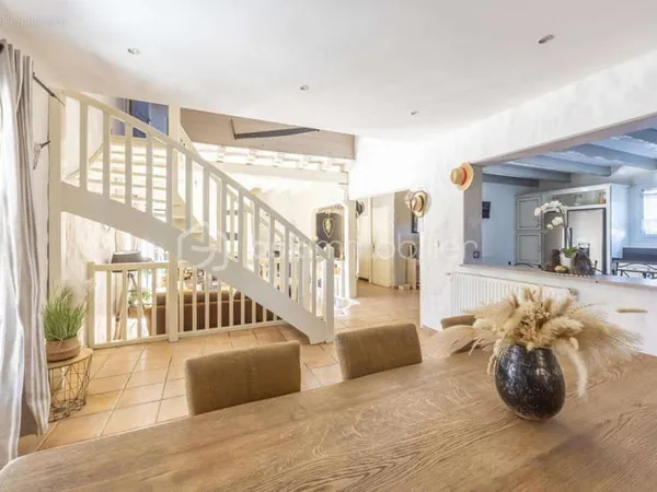 Belle maison de 250 m² avec piscine et appartement indépendant à Urrugne