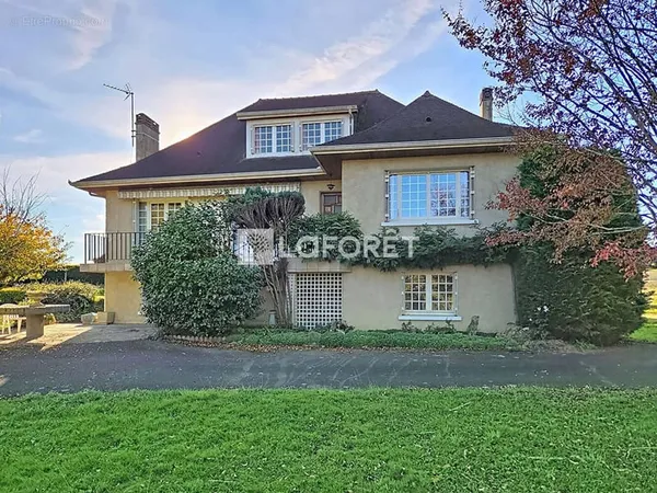 Maison Orthez 6 pièce(s) 132m²