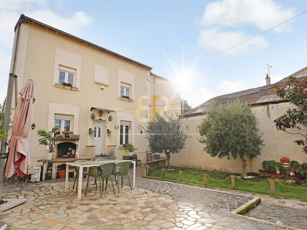Maison familiale rénovée jardin, terrasse, box secteur métro ligne 7 (terminus 'la courneuve 8 mai 1