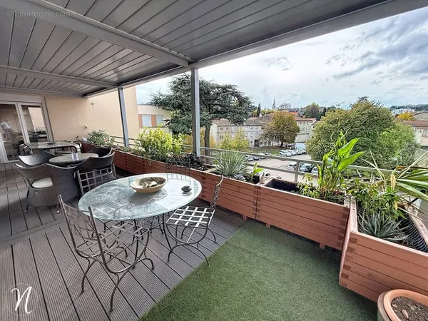 Grand appartement avec terrasse a st chamond