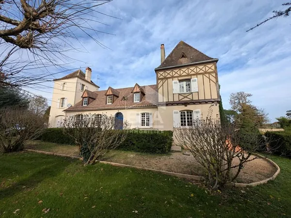Maison 11 pièces 296 m² 