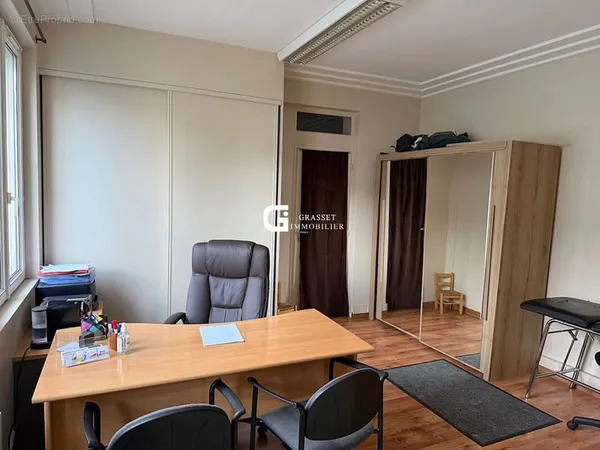 Bureaux Oyonnax 3 pièce(s) 127m2