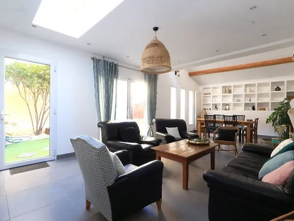 Maison de 185m² en centre-ville à Candillargues avec extérieurs