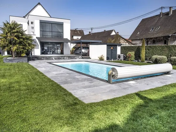 Élégante maison d'architecte de 194 m2 avec piscine et terrain de 10 ares