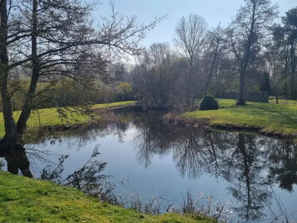 Nouveaute terrain de loisir avec etang et mobil-home autonome sur longpre-les-corps-saints