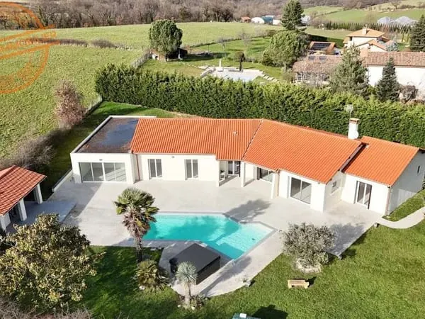 Dommartin : villa d'exception de plain-pied - 247m² - piscine & vue