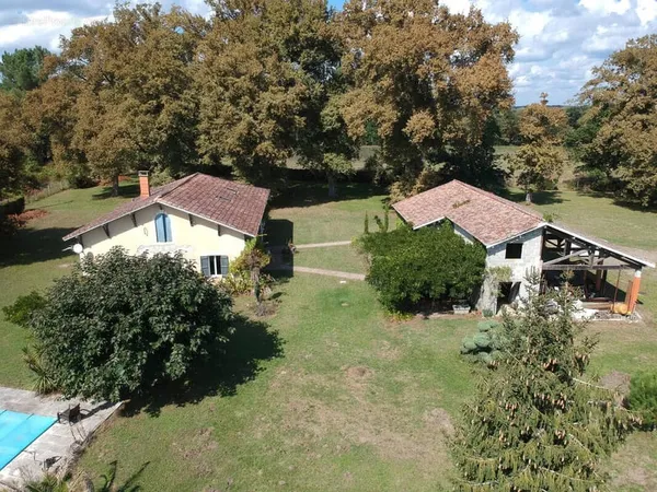 Élégante maison de campagne en pierre 280 m2 habitables Parc arboré de 11,9 hectares