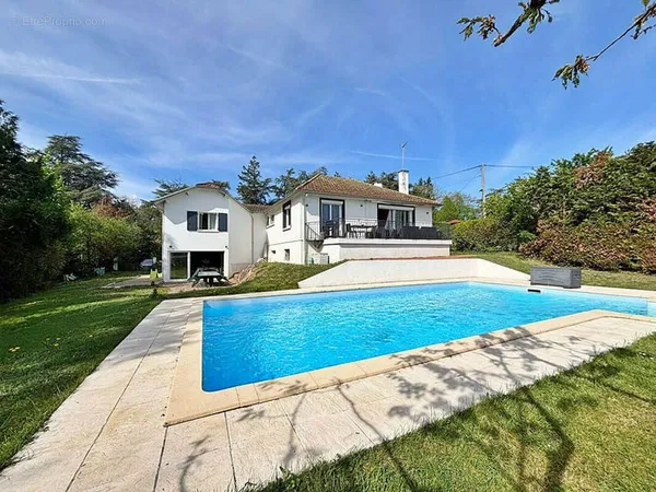 Villa 7 pieces 141 m² renaison