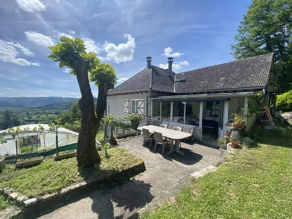 Maison familiale avev vue sur la vallée