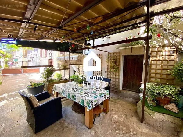 Septemes Les Vallons ( 13240) Maison de ville 4 pièce(s) 90 m² avec jardin et stationnement privé