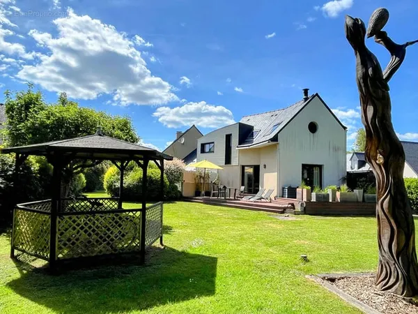 Propriété contemporaine proche du centre