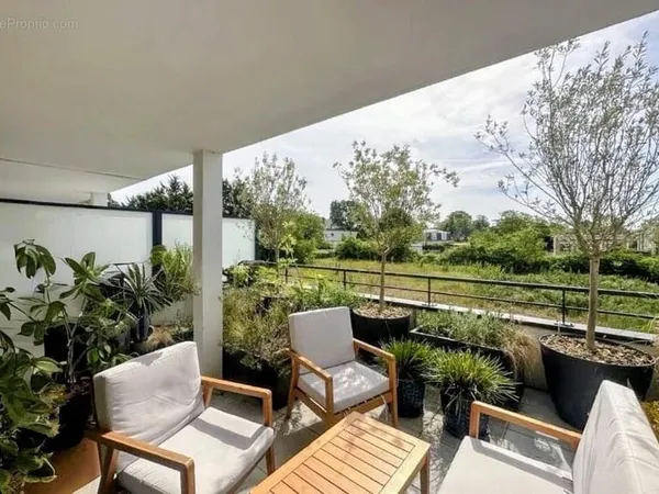 Appartement 63,5 m2 Lac Inférieur Terrasse de 21 m2 À 15 minutes à pied du RER A Le Vésinet Centre
