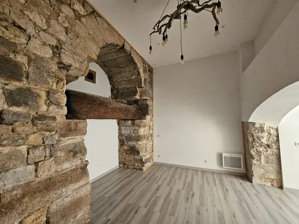 APPARTEMENT T2 + garage + cave au coeur du village