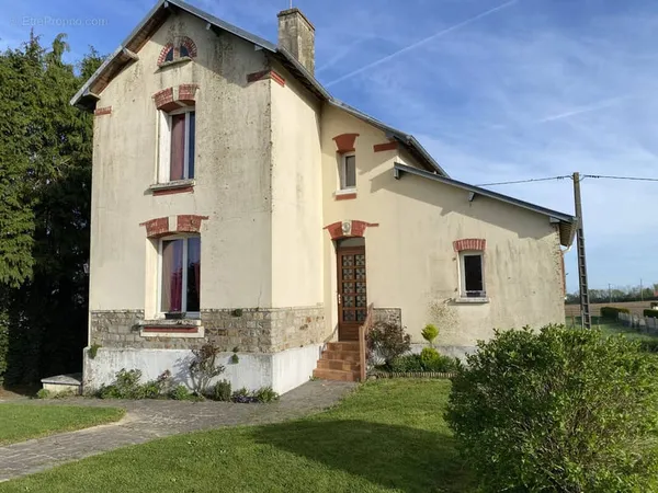 Maison à rénover à Saint Manvieu Bocage