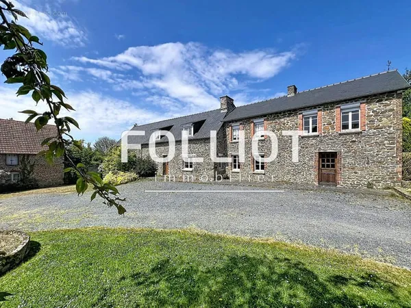 A vendre corps de ferme 50680 gites nombreuses dependances