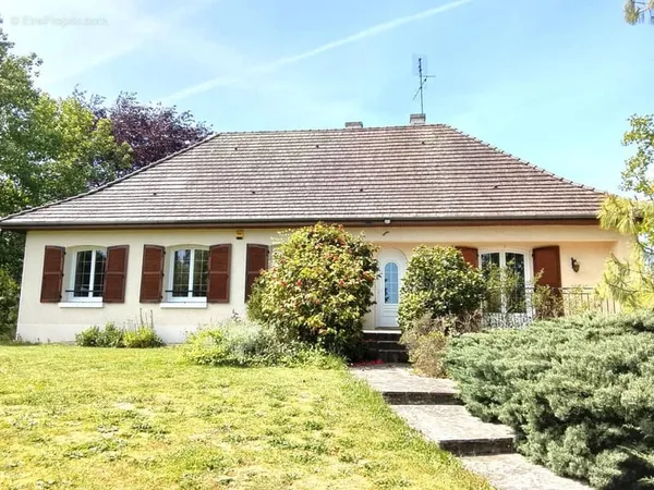 Belle Maison dans Charmant Village, Plein-Pied, 4 Chambres, Beau Jardin, Près de Mortemart - Haute-V