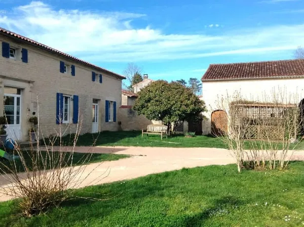 Charmante et Authentique Maison en Pierre, Cadre Paisible, 4 chambres, Maison d'Amis, Granges - Char