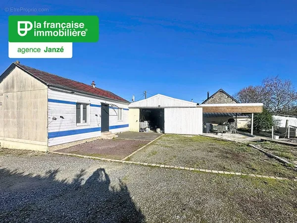 Petite maison plan pied avec dépendances