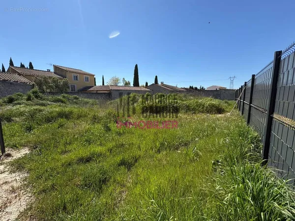 Terrain 568 m²