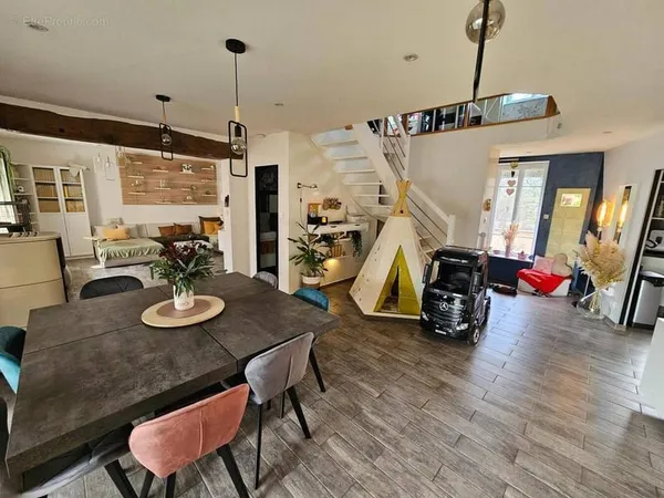Maison 9 pièces 206 m²